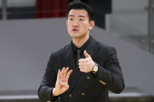王博：深圳人员不齐整 依然非常拼 他们对胜利的渴望非常强